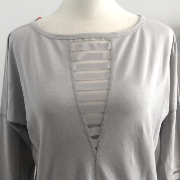 Betsy Johnson light gray long sleeve comfy shirt with lots of detail. Sz XS.EUC - Picture 4 of 10